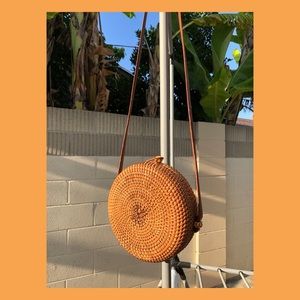 Straw shoulder bag